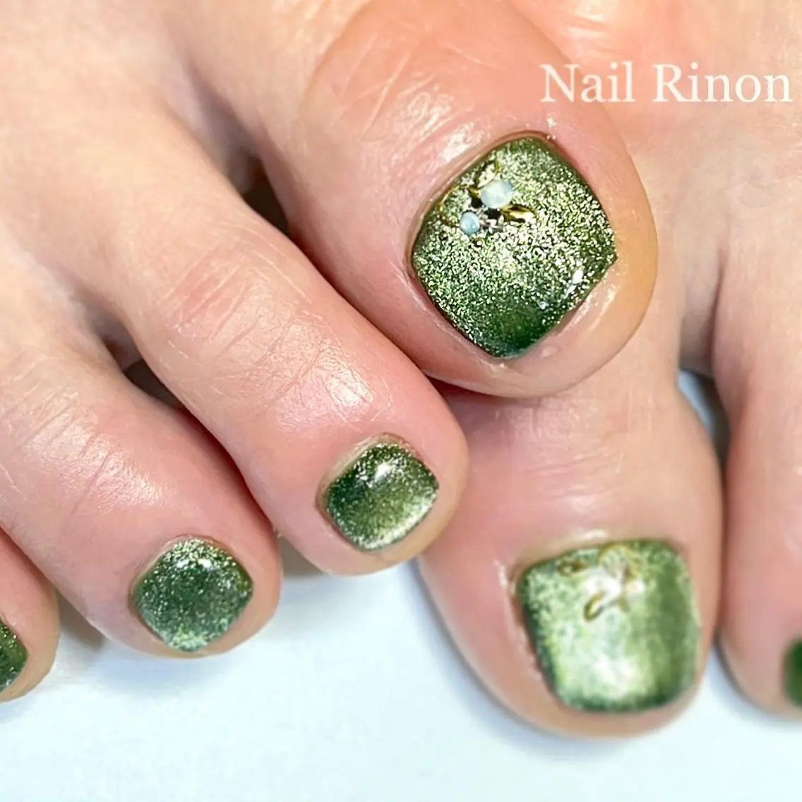 ネイル フットネイル グリーン マグネットネイル フットネイル Nail Rinonのネイルデザイン