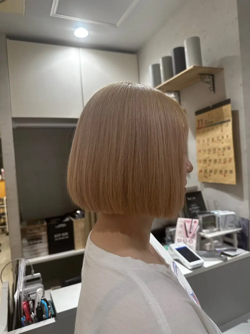 ミディアム カラー ベージュカラー ハイトーンカラー ミルクティーベージュ ボブ カット ヘアカラー トリートメント カリスマになる美容師 💥TOUI💥上野のヘアスタイル