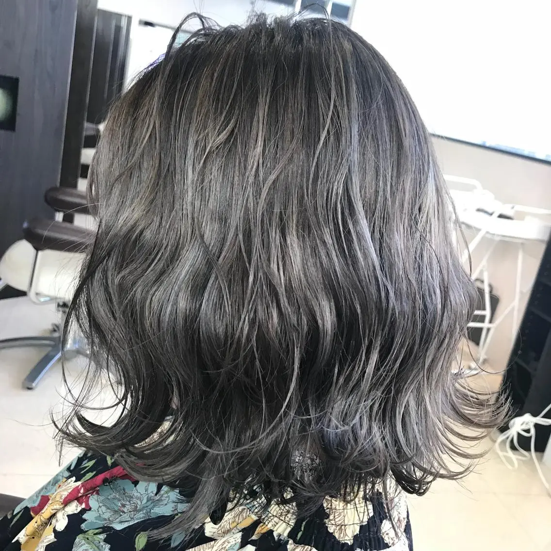 ショート カラー グレージュ シルバー シルバーグレージュ Oopsレイヤー 加藤澄都のヘアスタイル