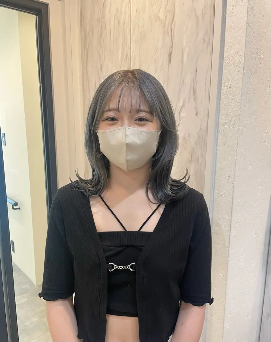 ミディアム カラー ブリーチ ダブルカラー グレージュ ハイトーンカラー アイスグレージュ ヘアカラー 渋谷 留菜のヘアスタイル
