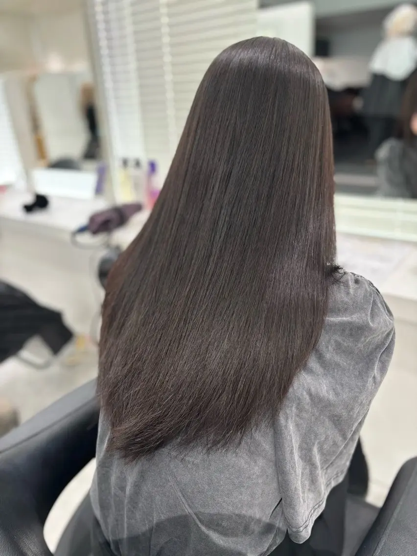 ロング 流行りの透明感カラー ×縮毛矯正🤍ユウのヘアスタイル