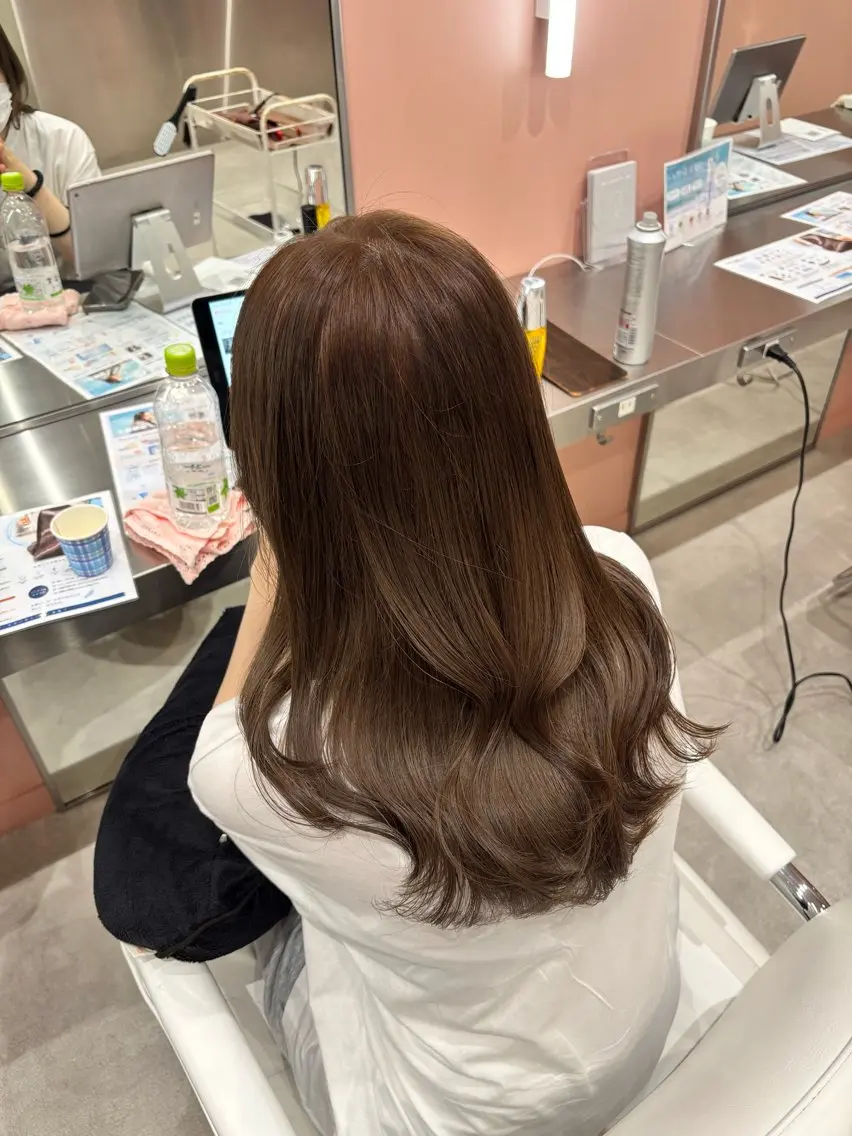 ロング ヘアカラー ブリーチなし透明感 ツヤカラー/ユナのヘアスタイル