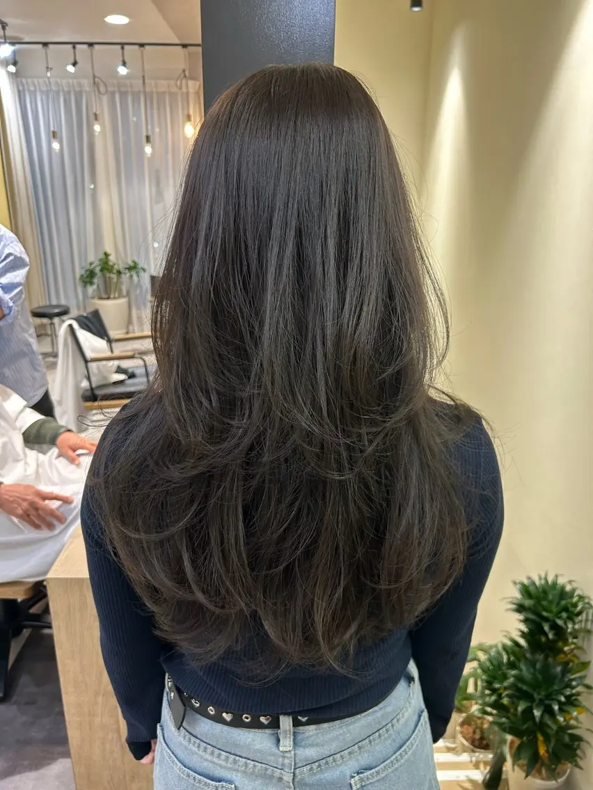 ロング カラー 透明感カラー グレージュ レイヤーカット hubhair レイヤー/透明感のヘアスタイル