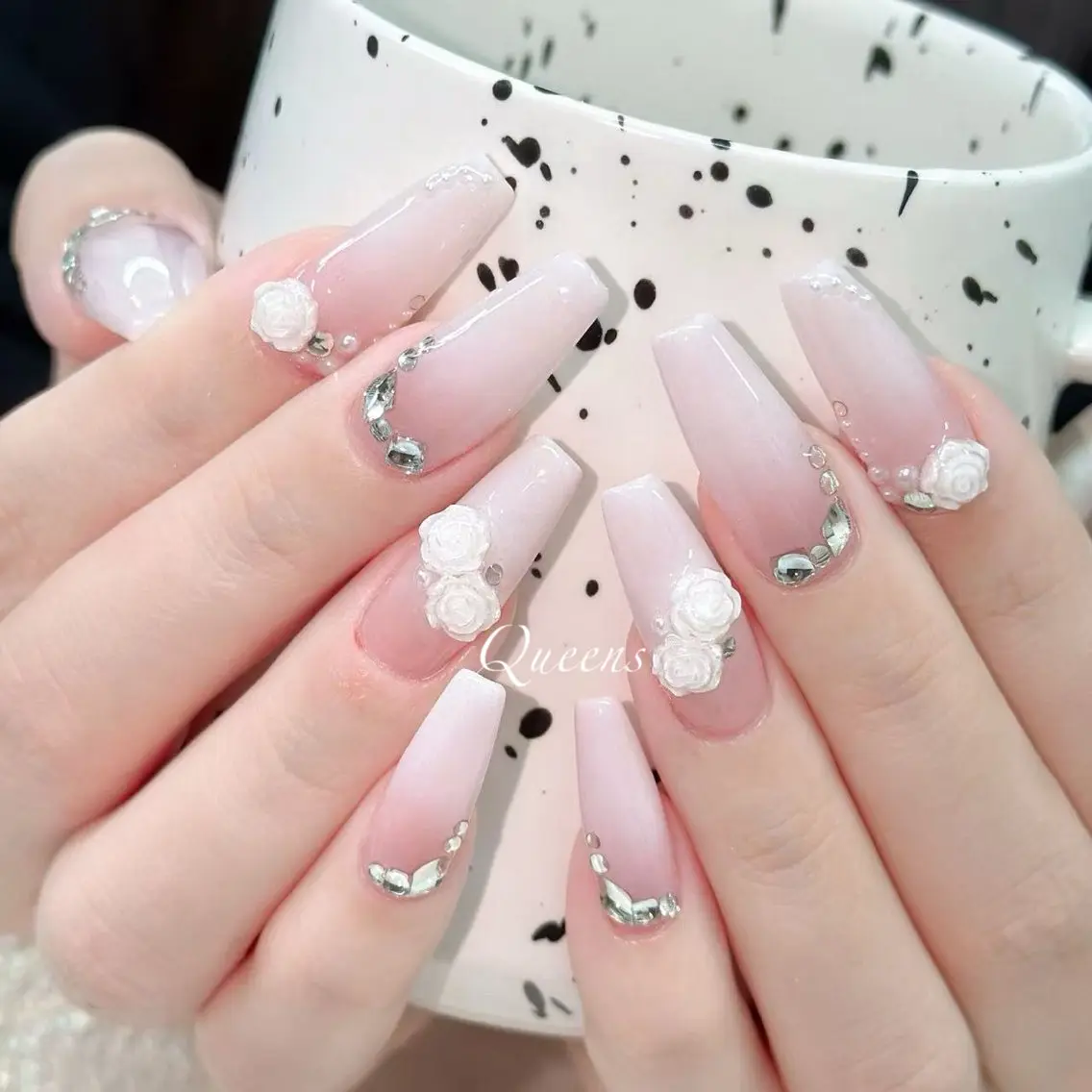 ネイル ハンドネイル Queens テイのネイルデザイン