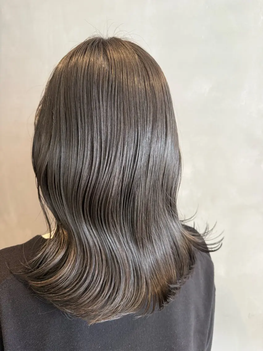 セミロング カラー 長谷川 沙紀のヘアスタイル
