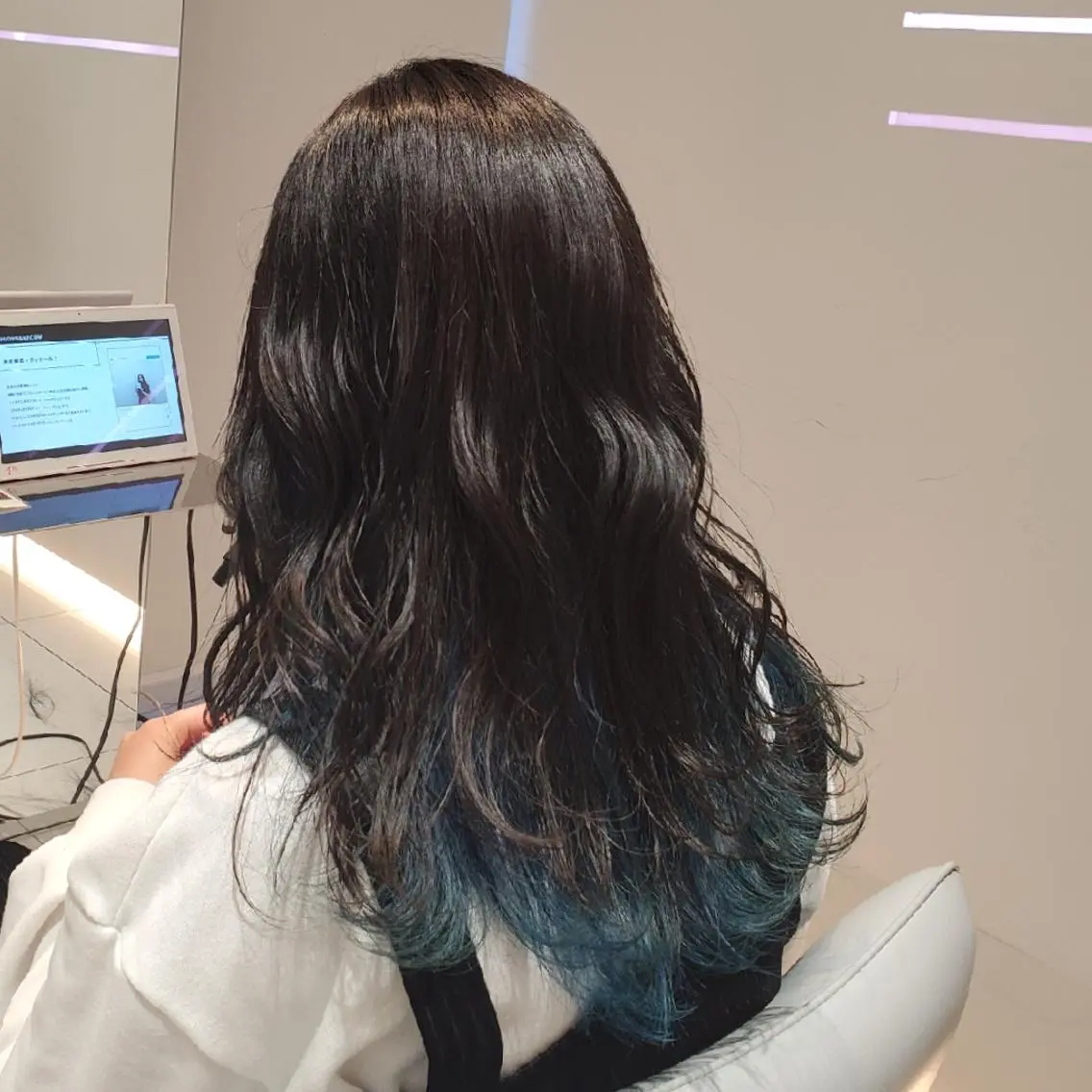 カラー ブリーチ ブルーカラー インナーカラー 竹尾 優斗のヘアスタイル