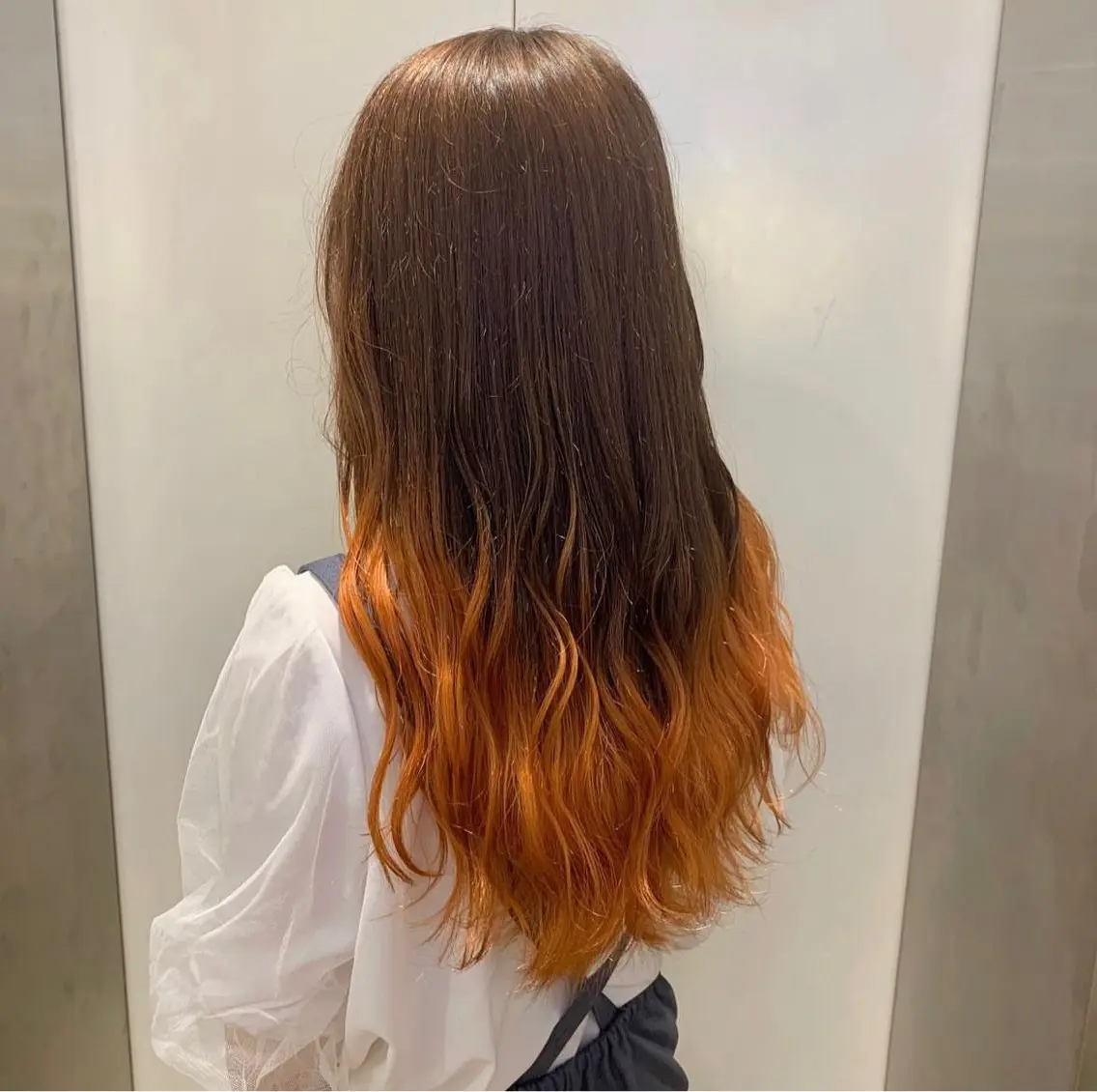 カラー グラデーションカラー オレンジ 中村 彩夏のヘアスタイル