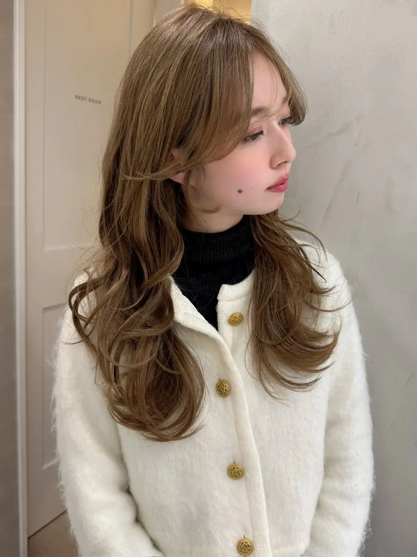 セミロング カット ヘアカラー トリートメント 髪質改善× レイヤー/岡田大樹のヘアスタイル
