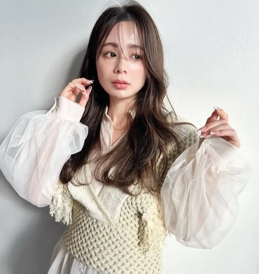 セミロング カラー ヘアアレンジ セミロングパーマ 顔まわりレイヤー レイヤーカット カット トリートメント ヘッドスパ ヘアセット 一箭 恵梧/ロングヘアのヘアスタイル