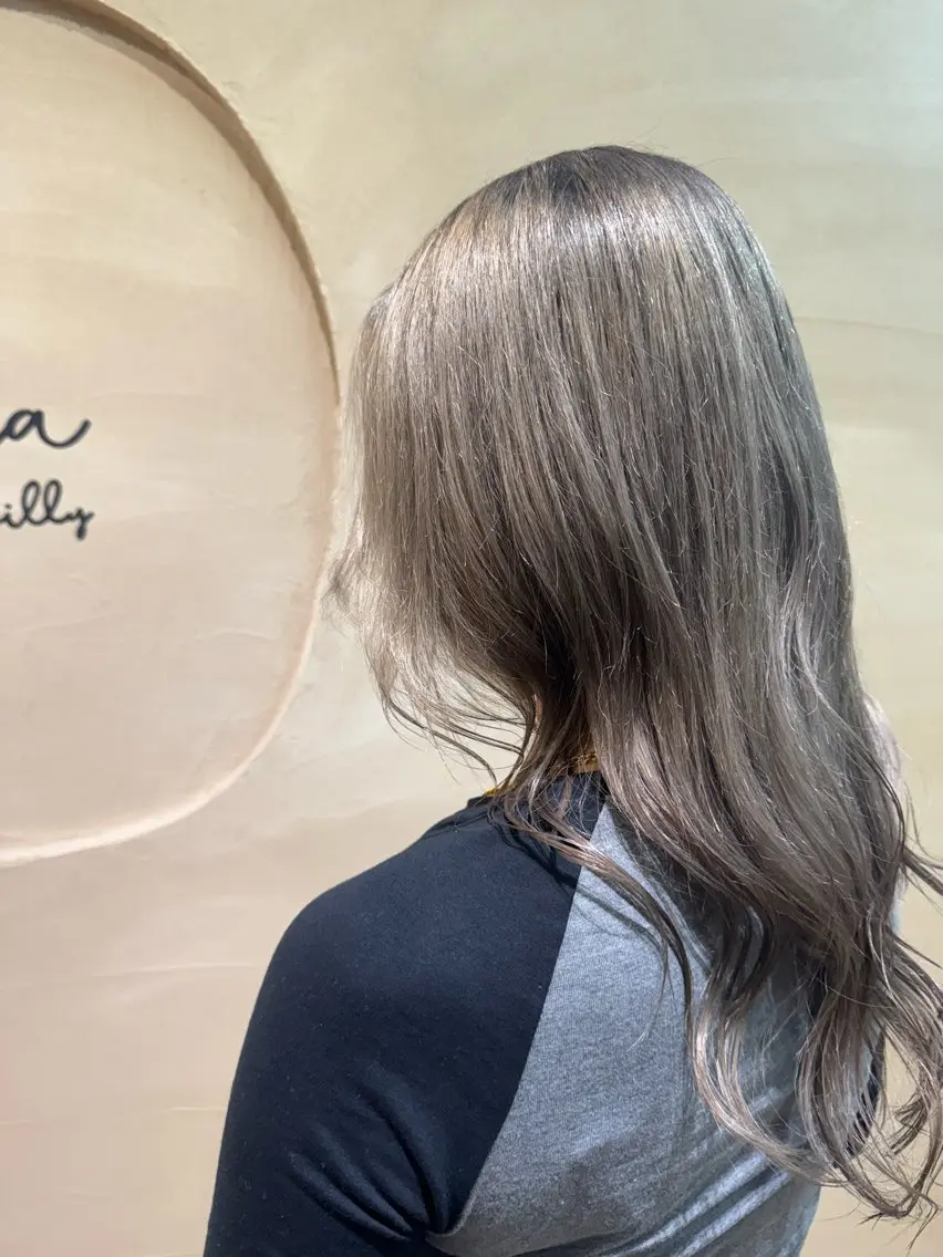 カラー Mayuka 🩶のヘアスタイル