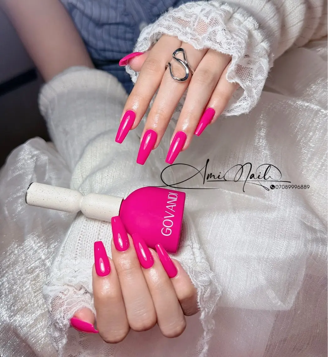 ミディアム Ami Nails 1のネイルデザイン