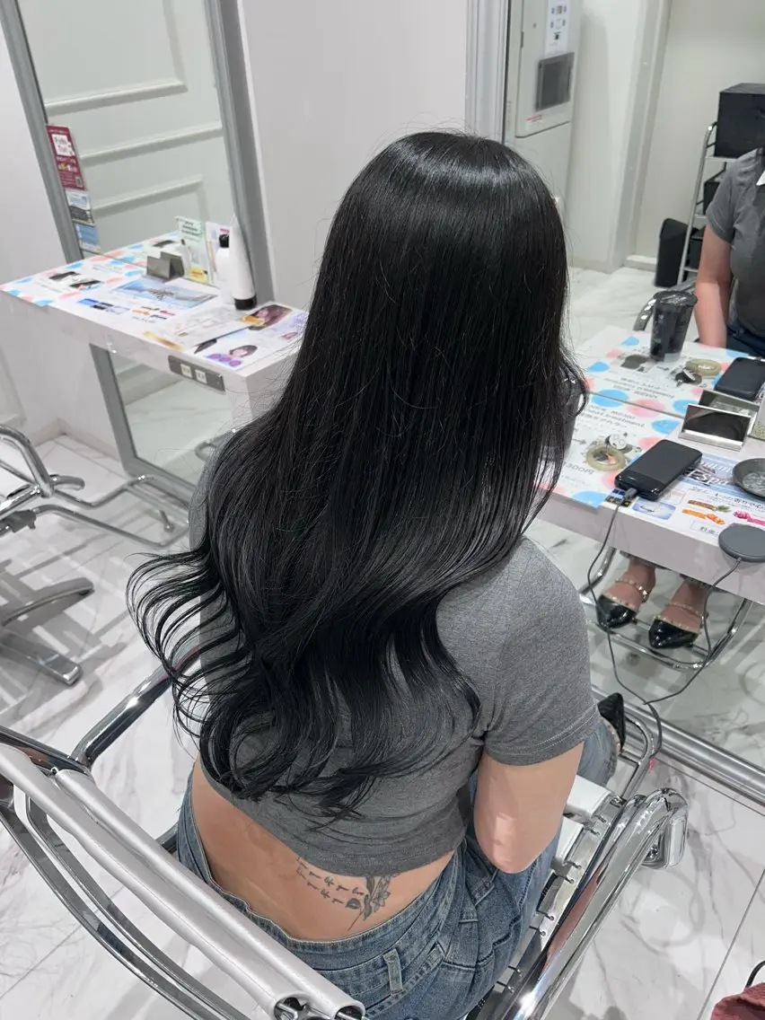 ロング カラー 越智 彩心のヘアスタイル