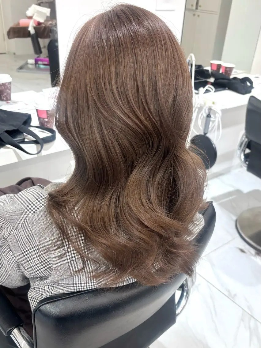ミディアム カラー ブリーチ 透明感カラー グレージュ ブリーチなしカラー ヘアカラー トリートメント 🩶大人韓国ヘア 渋谷/Satsukiのヘアスタイル