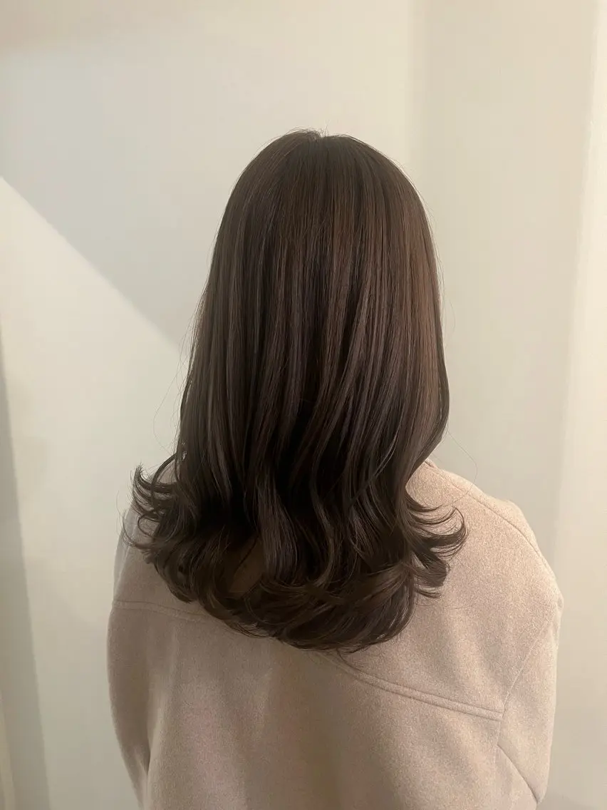ロング カラー ベージュカラー 透明感カラー オリーブベージュ ヘアカラー トリートメント 工藤 梨花のヘアスタイル