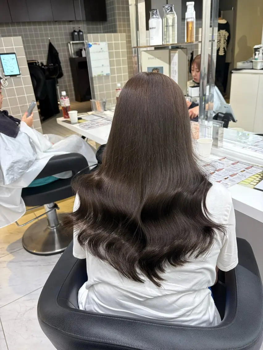 ロング カット ヘアカラー トリートメント 🤎赤み消しベージュ レイヤーカット🤎のヘアスタイル