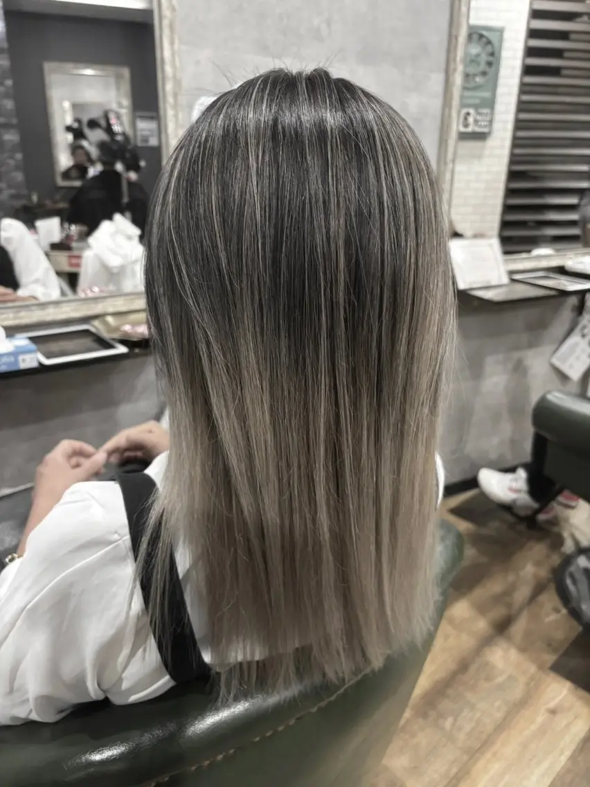セミロング レイヤーカット 小山 悦宏のヘアスタイル