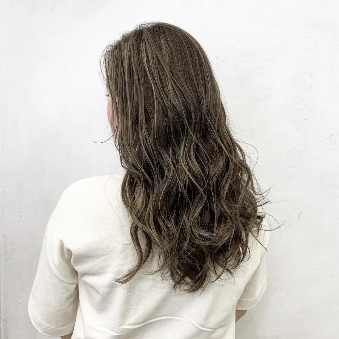 ロング カラー ヘアアレンジ グレージュ ハイライトカラー ハイライト ヘアカラー TATSUYA アートディレクターのヘアスタイル