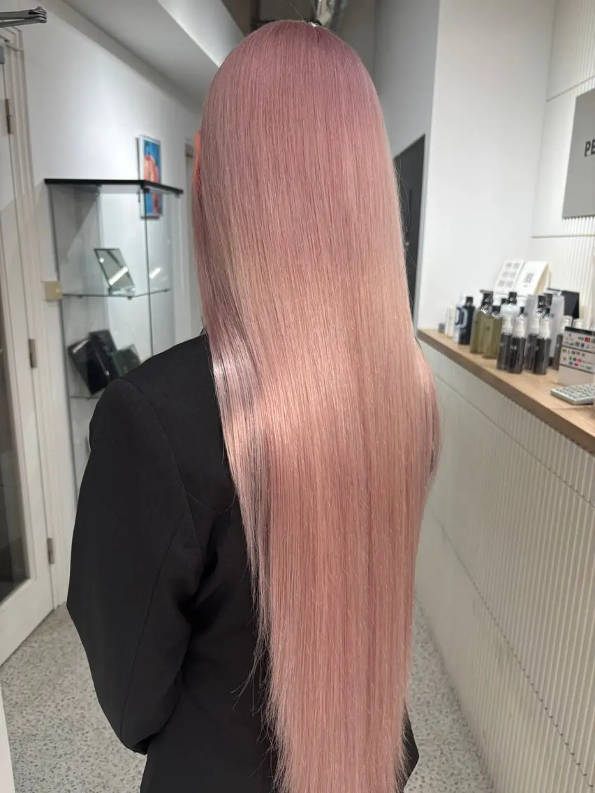 ロング ロング ヘアカラー PELE  原宿 airiのヘアスタイル