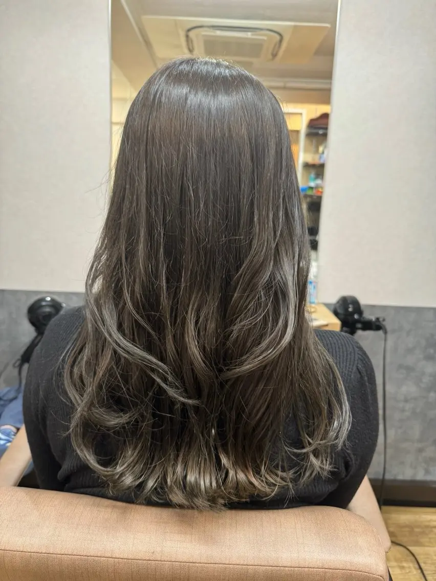 ロング カラー 透明感カラー グレージュ オリーブグレージュ オリーブグレー トリートメント reeed konnoのヘアスタイル
