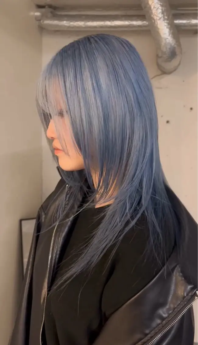 ロング 大沼 蘭のヘアスタイル