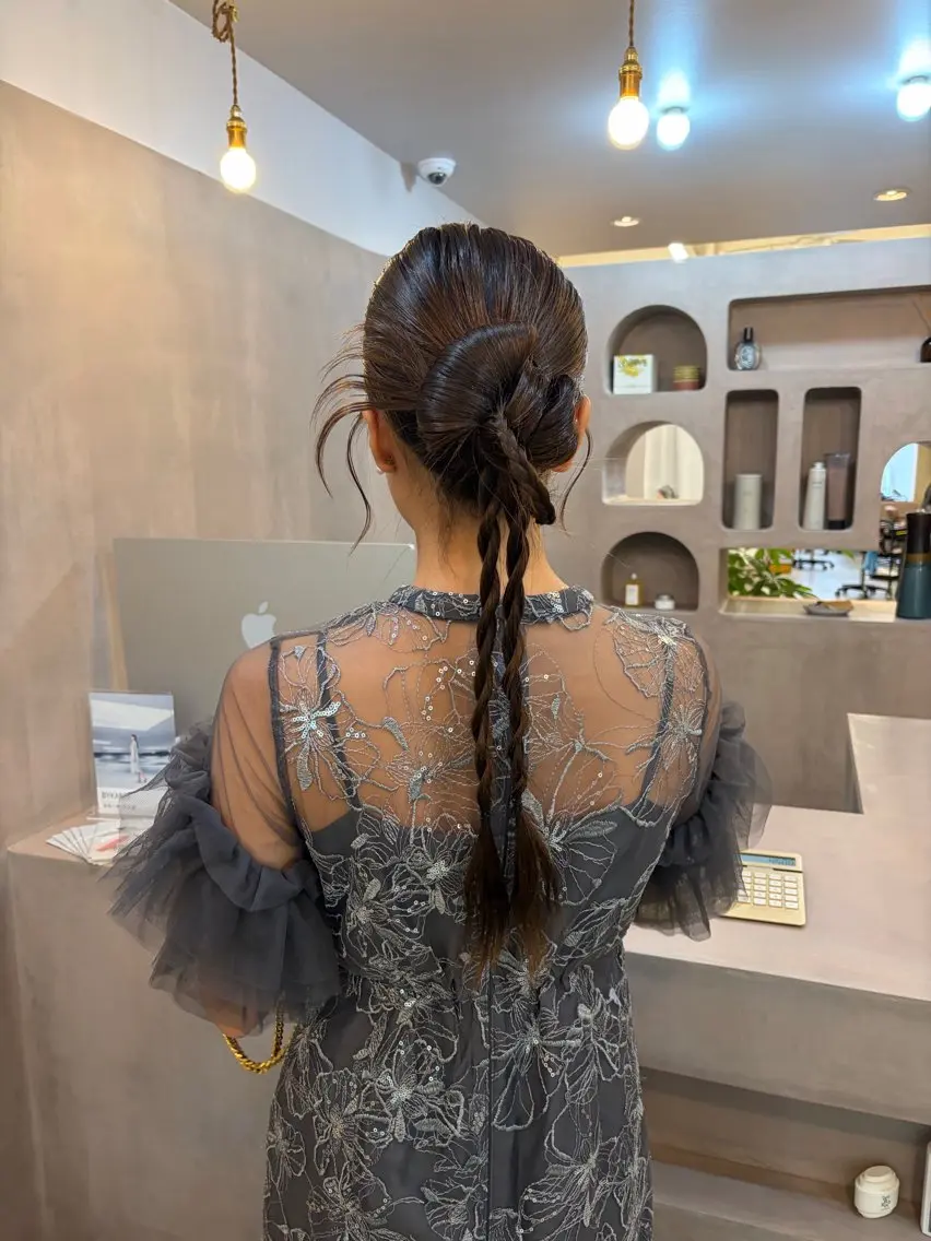 ヘアアレンジ 結婚式・ブライダル ヘアセット ひとみ🎀美髪矯正 ×透明感カラーのヘアスタイル