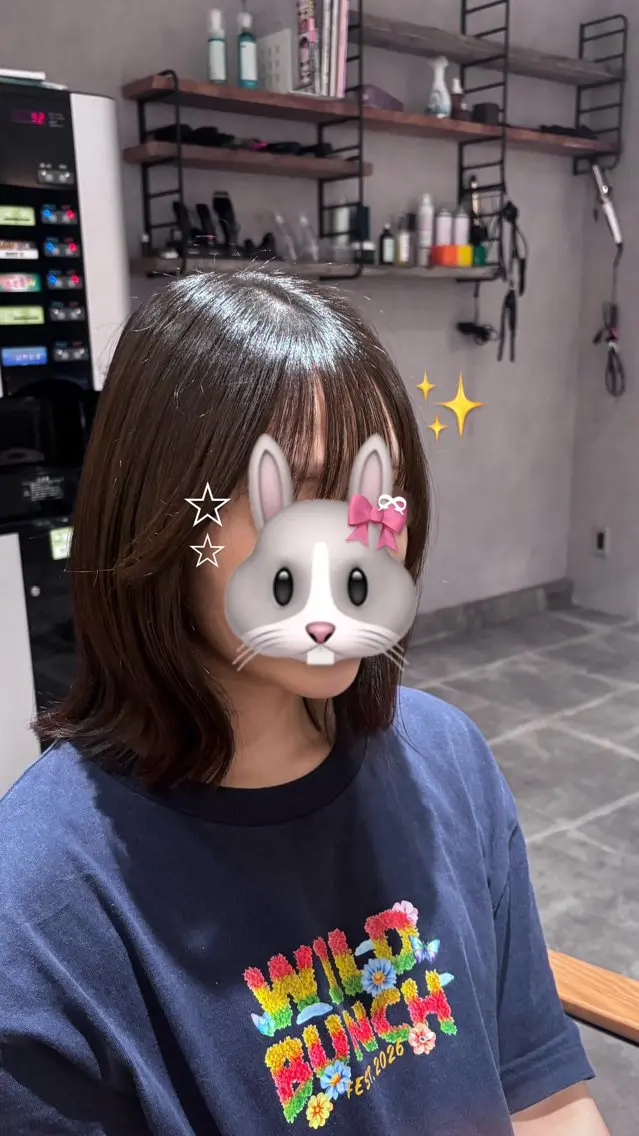 ミディアム カット 岩崎 美咲のヘアスタイル