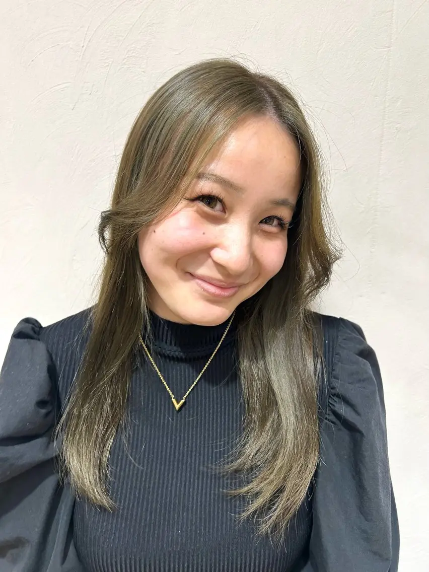 カラー 横山ダブルカラー ハイライト透明感カラのヘアスタイル