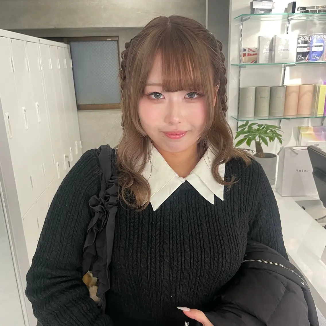 セミロング カラー ヘアアレンジ yuzuna ハイトーン 天神のヘアスタイル