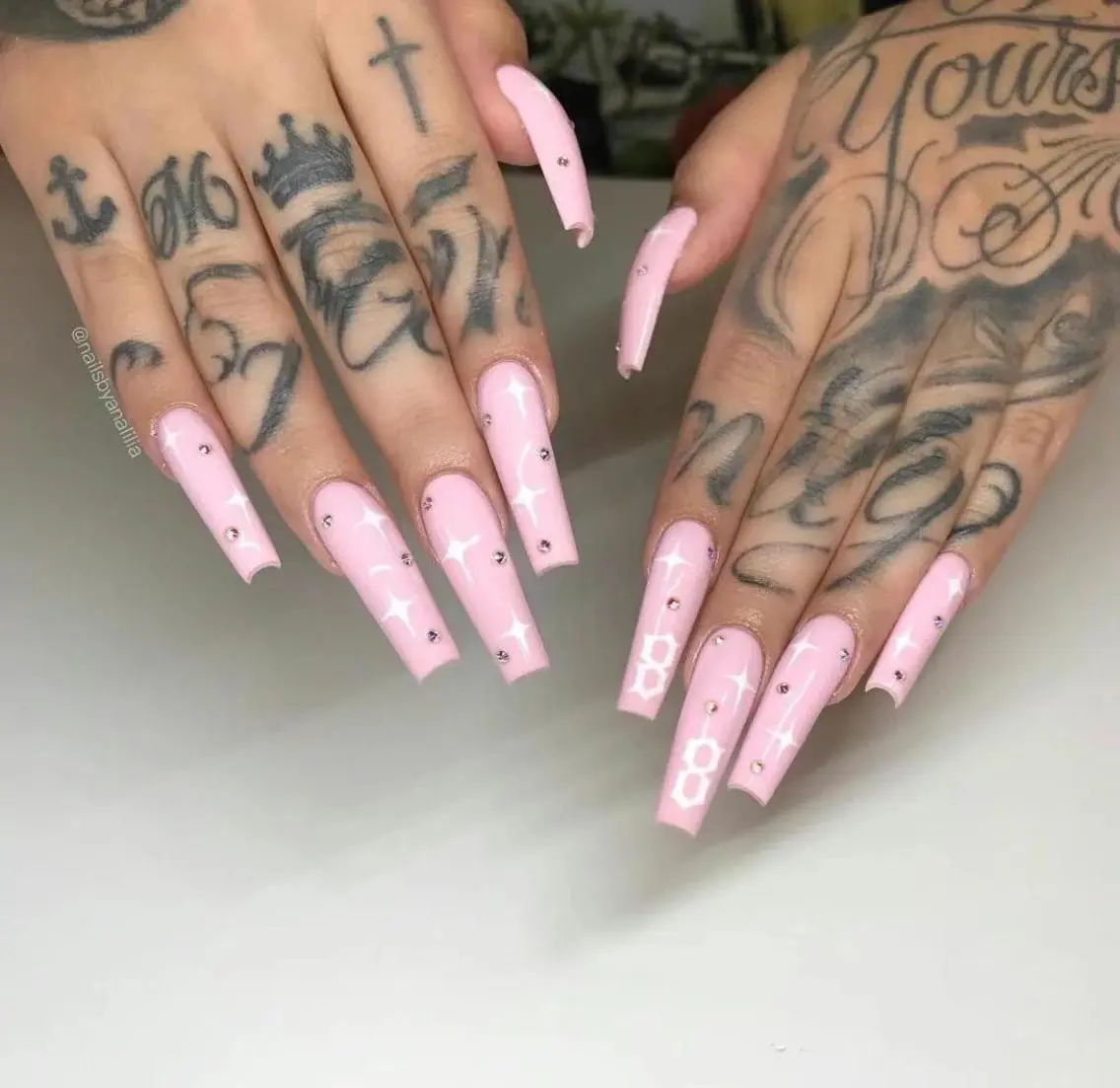 ネイル ハンドネイル MoonNail ユリ🌸のネイルデザイン