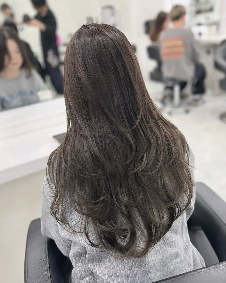 ロング カラー 透明感カラー🫧 レイヤーカットのヘアスタイル