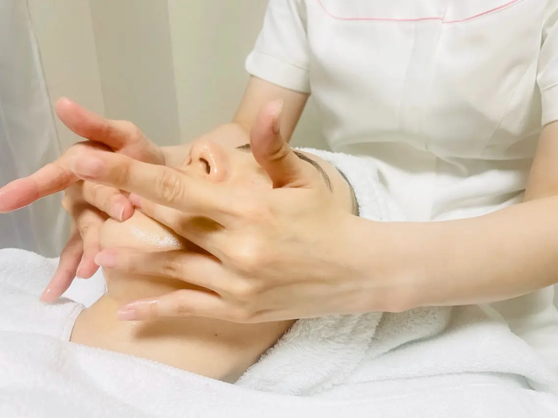 ✨韓国式肌再生ピーリング✨痛みが少なく、剥離はありません✨「４回」で多くの方からお喜びの声を頂いております🎊の写真