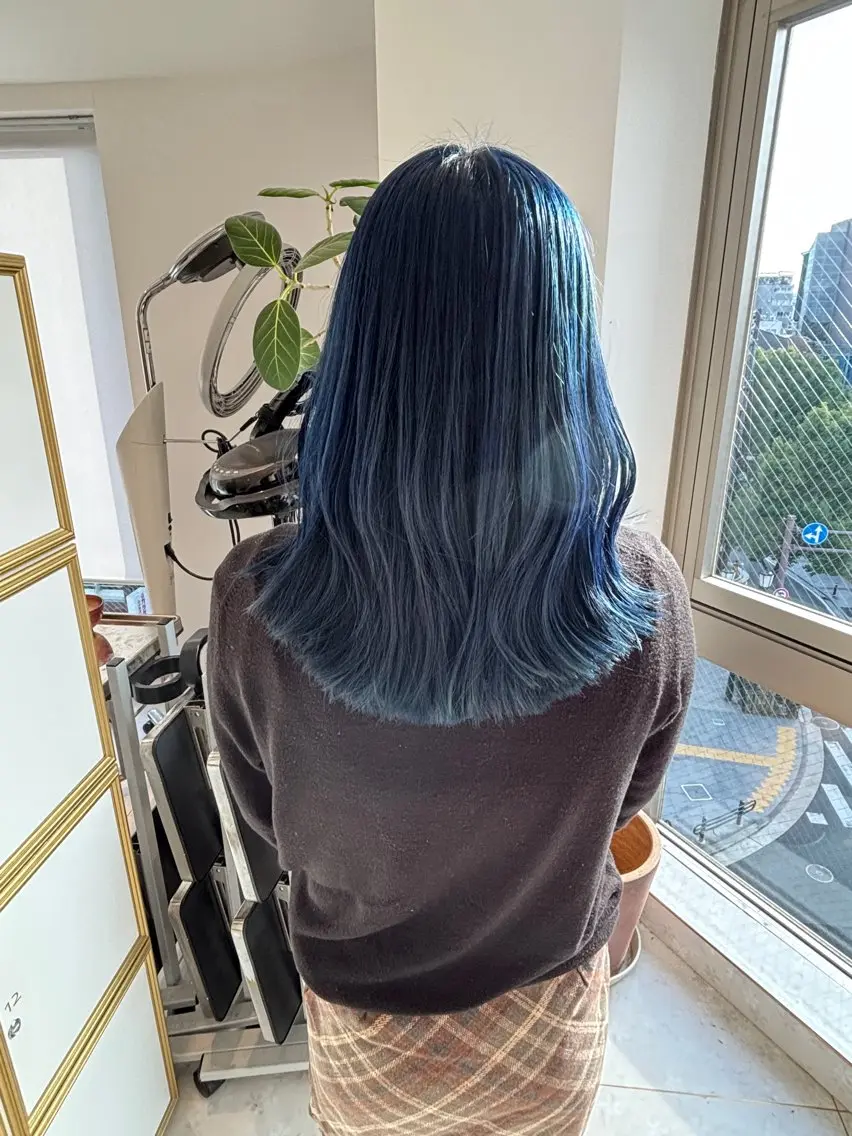 ロング カラー 黒髪 ブリーチ ブルーカラー ブルーブラック 透明感カラー カット ヘアカラー 💐レイヤー/透明感 カラー💐智口彩香のヘアスタイル