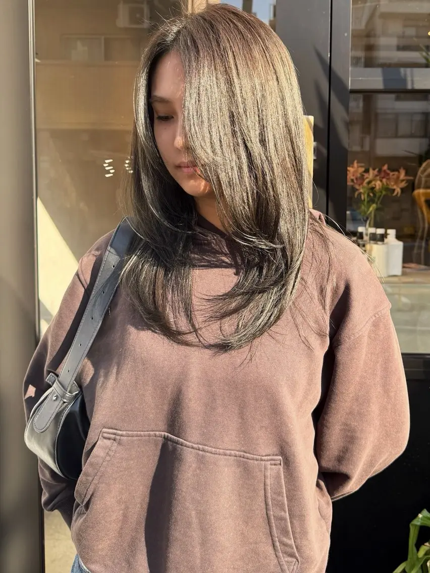 ミディアム ミディアムレイヤー レイヤーカット カット ヘアカラー トリートメント 川口 雄大のヘアスタイル