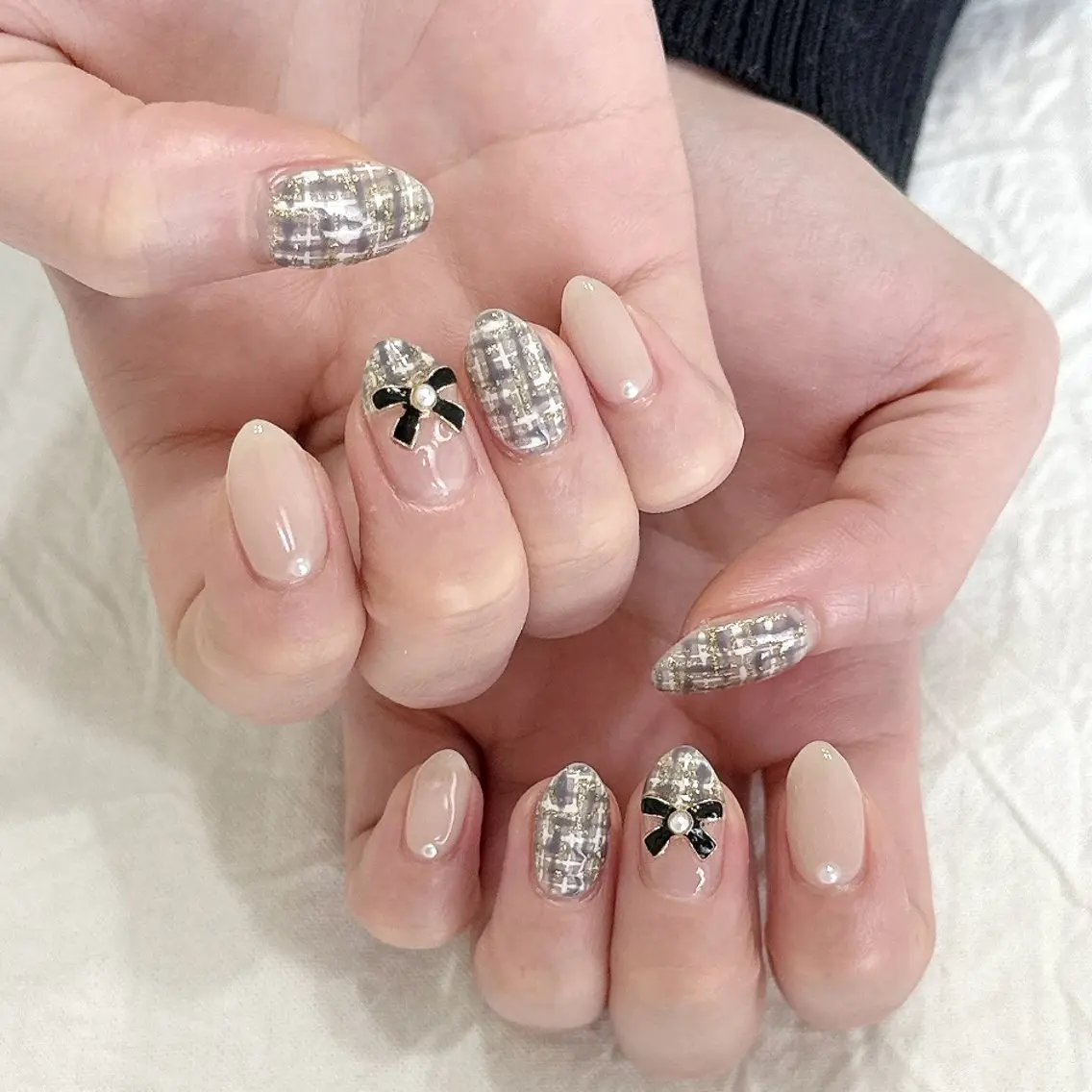 ネイル ゴールド リボン ツイードネイル ホワイト ハンドネイル peaberry nailのネイルデザイン