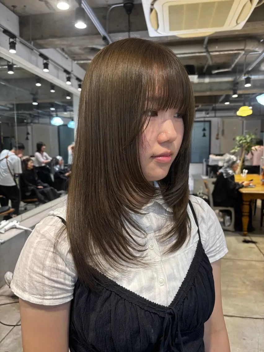 ミディアム カット ヘアカラー 🎀抜け感ナチュラル 🎵asuna🪽のヘアスタイル