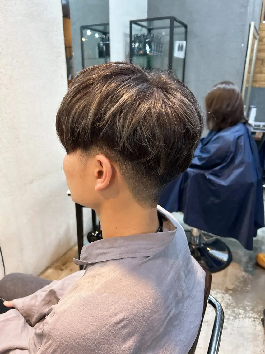 ショート メンズ メンズメッシュ マッシュ 刈り上げ ヘアカラー 桜田 修未のヘアスタイル