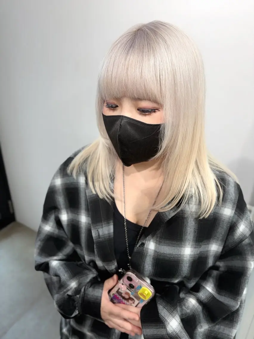 セミロング カラー ベージュカラー ブリーチ ブロンド ブルーカラー 透明感カラー カット ヘアカラー トリートメント ブリーチ/髪質改善/ レイヤー/YUTOのヘアスタイル