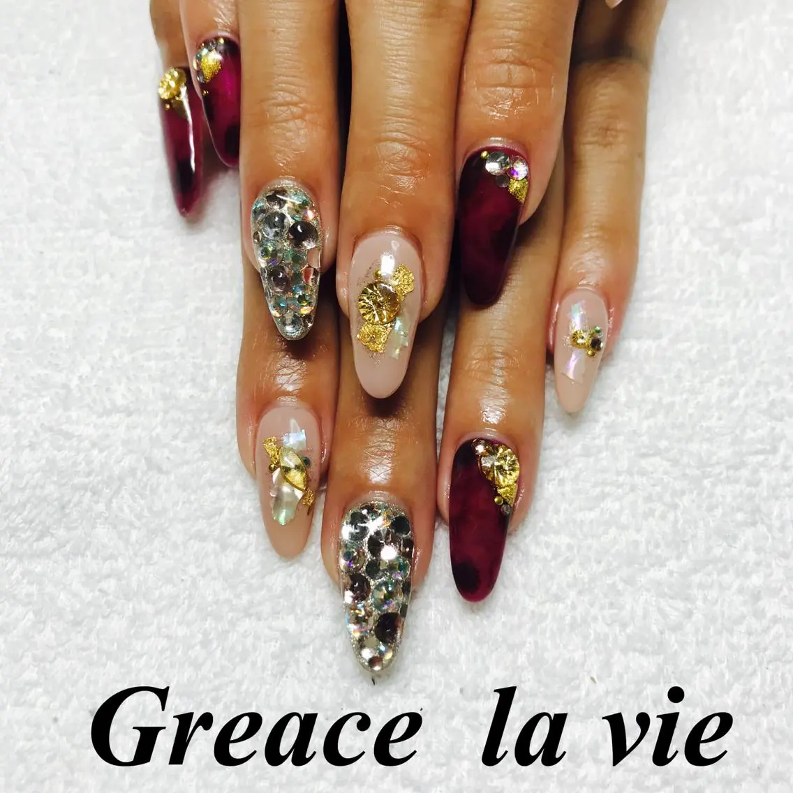 ロング カラー パーマ ヘアアレンジ キッズ ネイル マツエク・マツパ ボルドーカラー ゴージャス ボルドー ゴージャス Greace  la vieのネイルデザイン