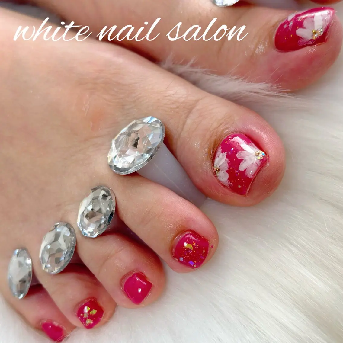 ネイル フットネイル ホワイト フットネイル white nail salonのネイルデザイン
