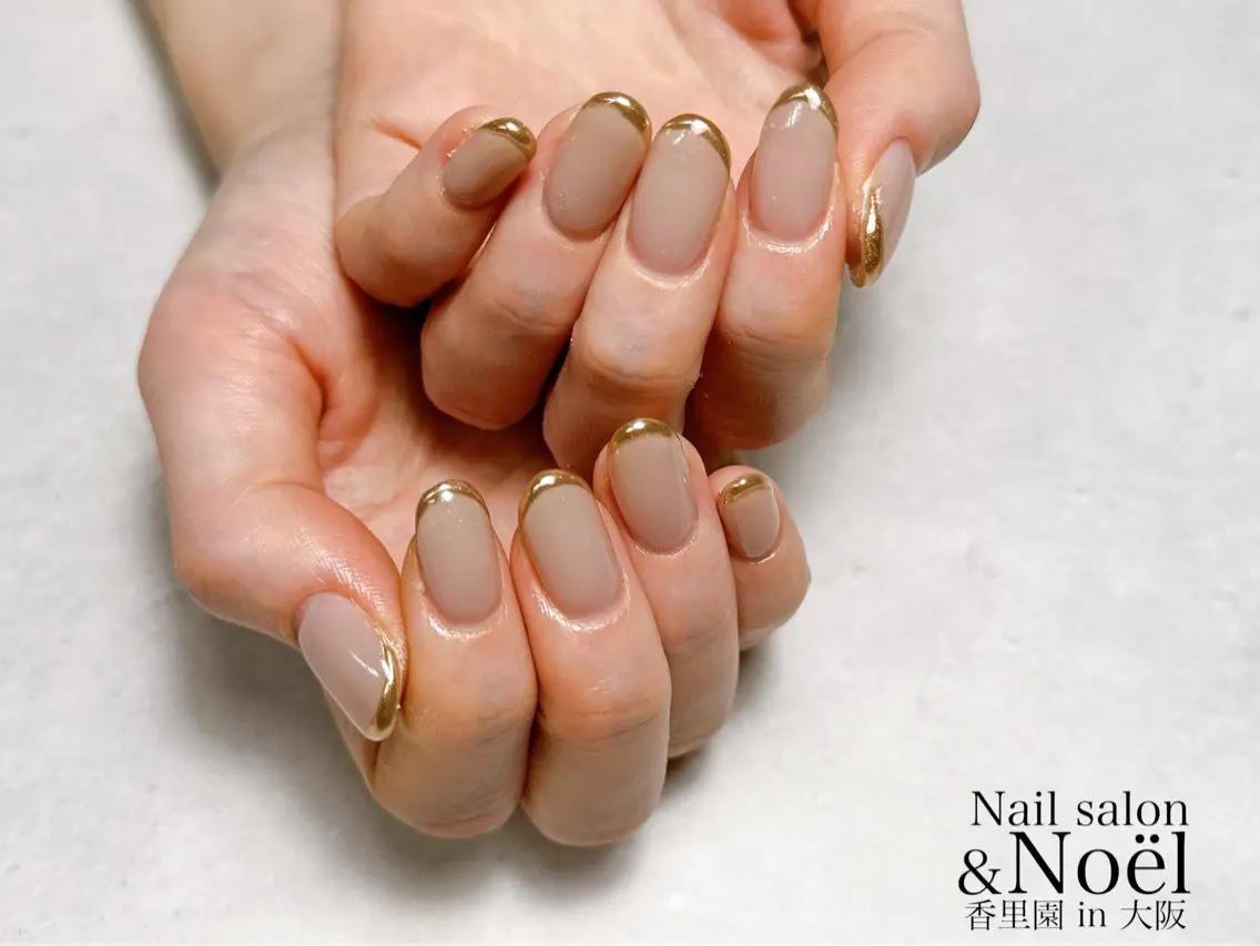 ネイル フレンチネイル ゴールド ミラーネイル Nailsalon &Noelのネイルデザイン