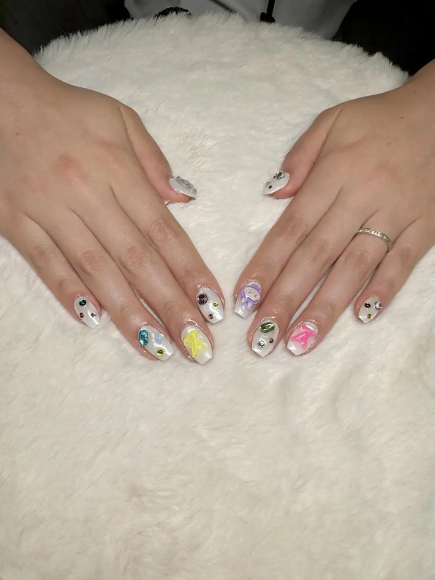 ネイル キラキラネイル ハンドネイル ねいる屋　Anela 美優のネイルデザイン