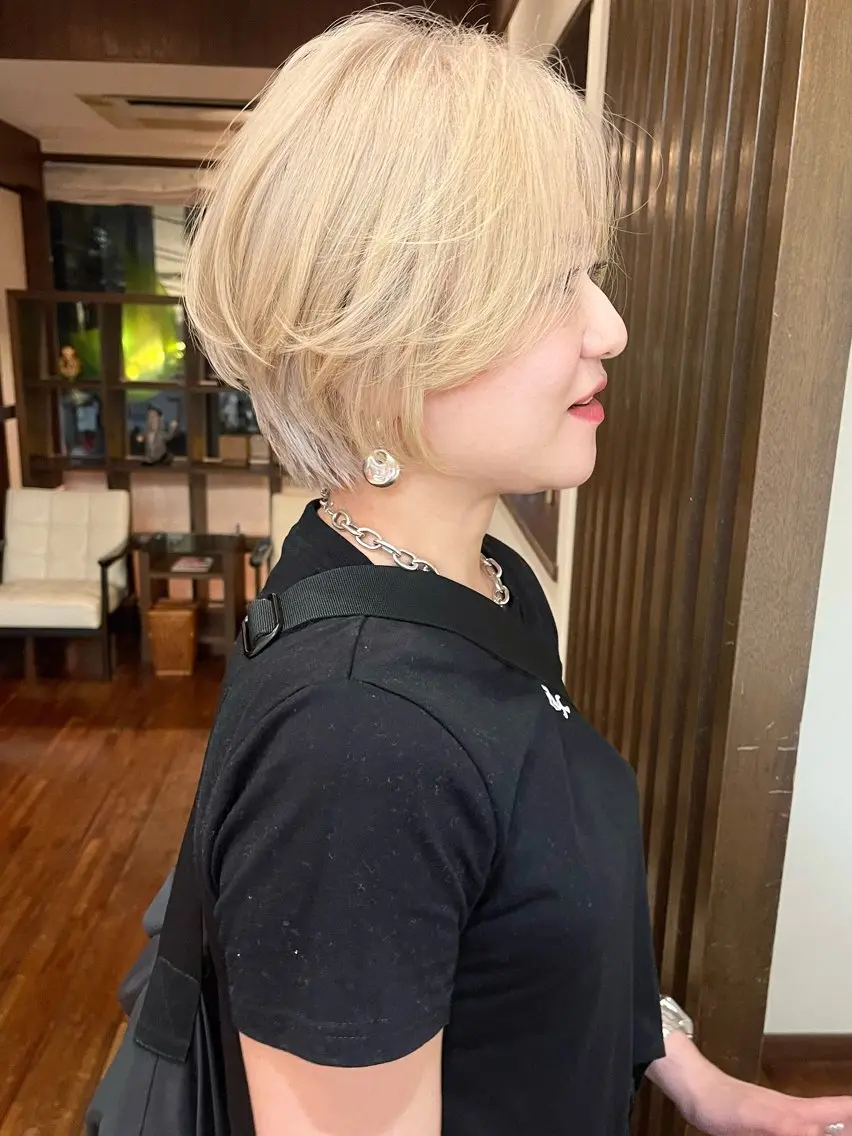 ショート カラー ブリーチ 抜きっぱなしブロンド カット ヘアカラー トリートメント 田室 和幸のヘアスタイル
