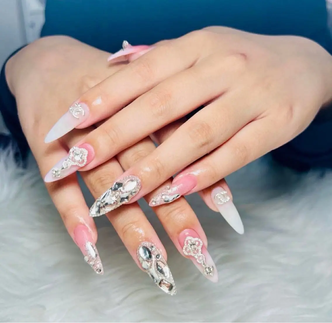 ネイル AURA NAIL 上前津のネイルデザイン