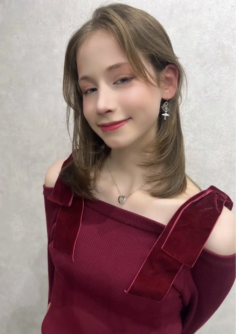 ミディアム カラー レイヤーカット AIRI layer cut hairのヘアスタイル