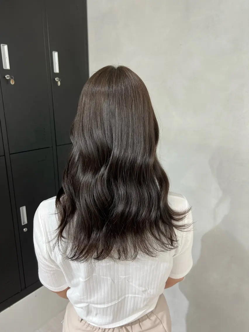 ロング カラー 小森聖奈 韓国風レイヤーカットのヘアスタイル