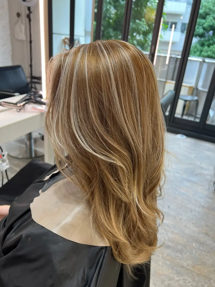 ミディアム カラー カット ヘアカラー トリートメント ハイライト白髪ぼかし メンズパーマ渋谷のヘアスタイル