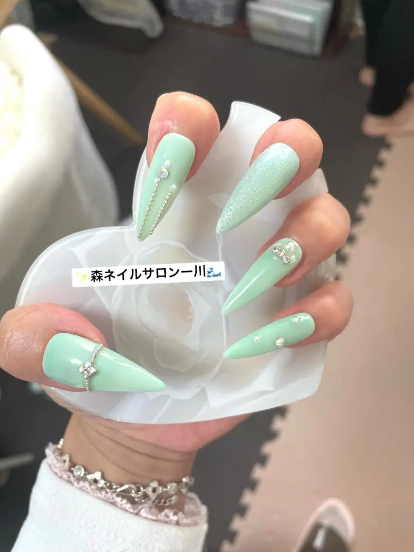 ネイル ハンドネイル フットネイル 森 ネイル サロンのネイルデザイン
