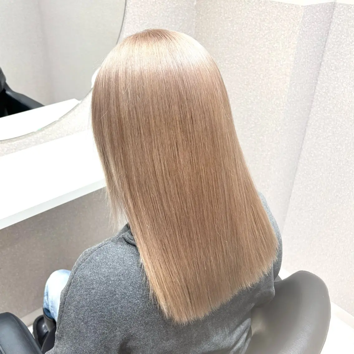 セミロング カラー ヘアカラー 🩵ブリーチカラー MIORI🩵のヘアスタイル