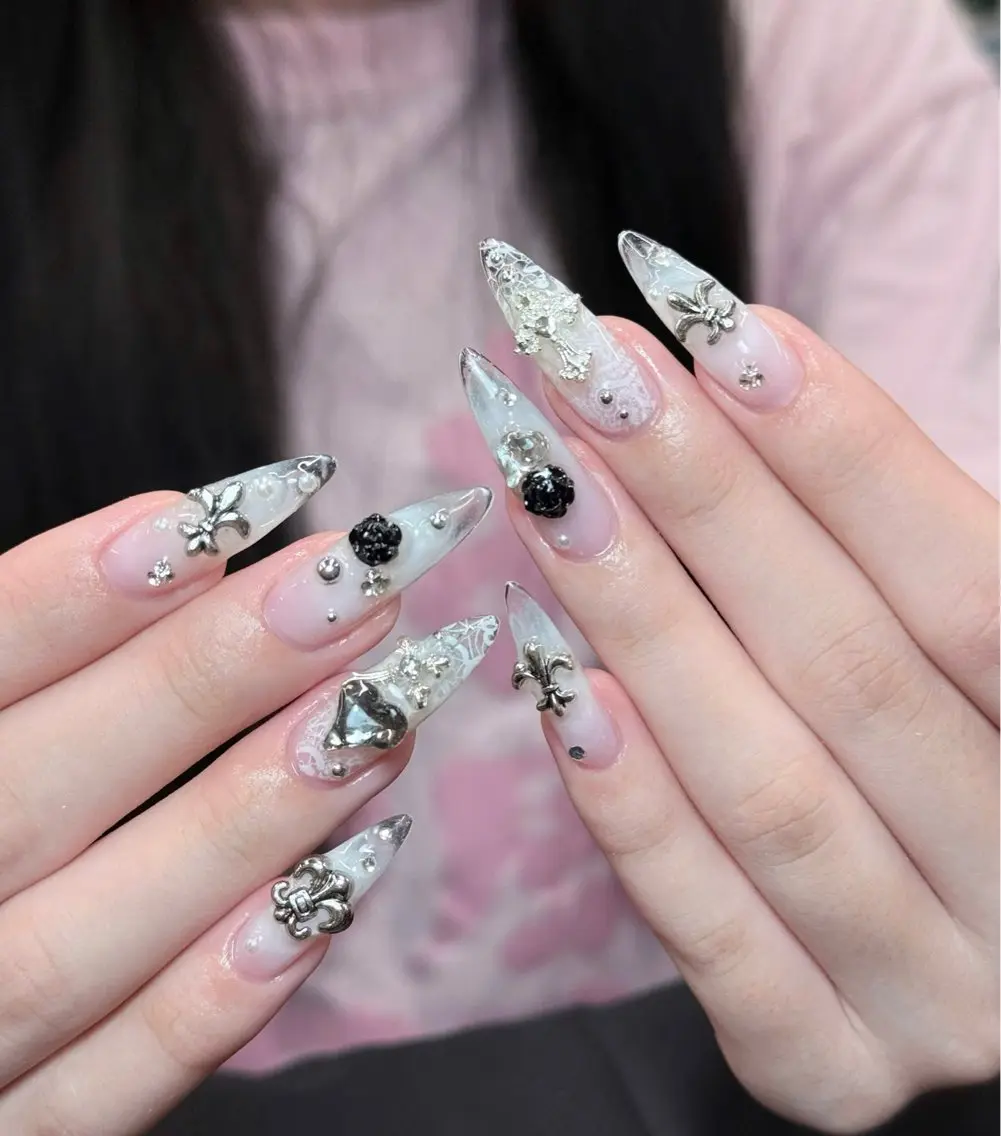 ネイル レース 持ち込み シルバー Iconic Nailのネイルデザイン
