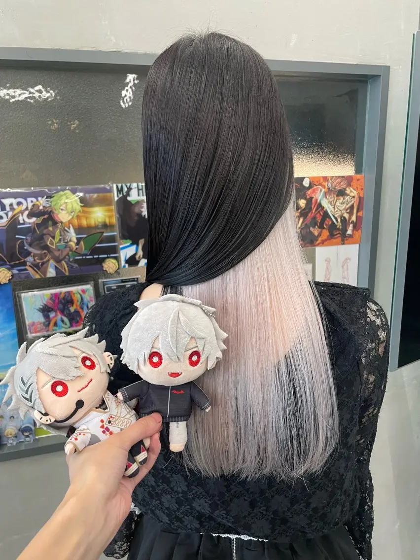 セミロング カラー インナーカラー インナーカラー 推し ブリーチ  髪質改善のヘアスタイル
